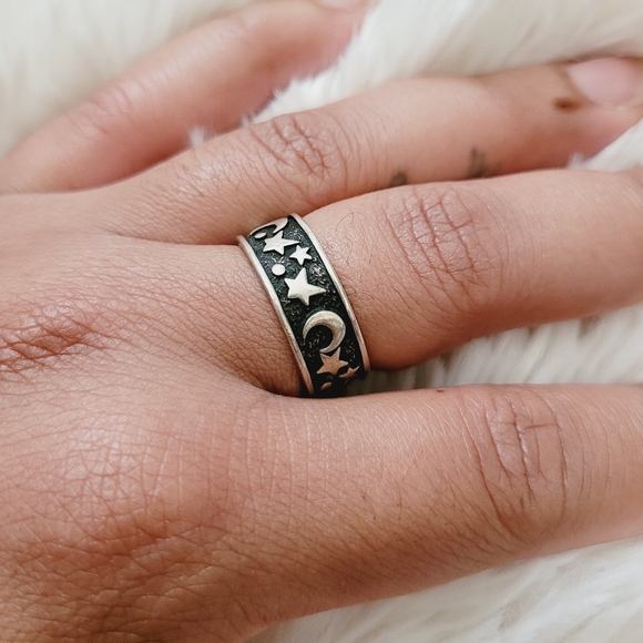 Vintage Sterling Silver Moon & Star Ring - Picture 5 of 10